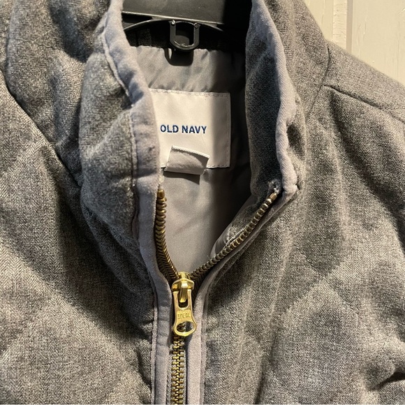 Old Navy Women’s Quilted Zip-Up Vest - Picture 6 of 6